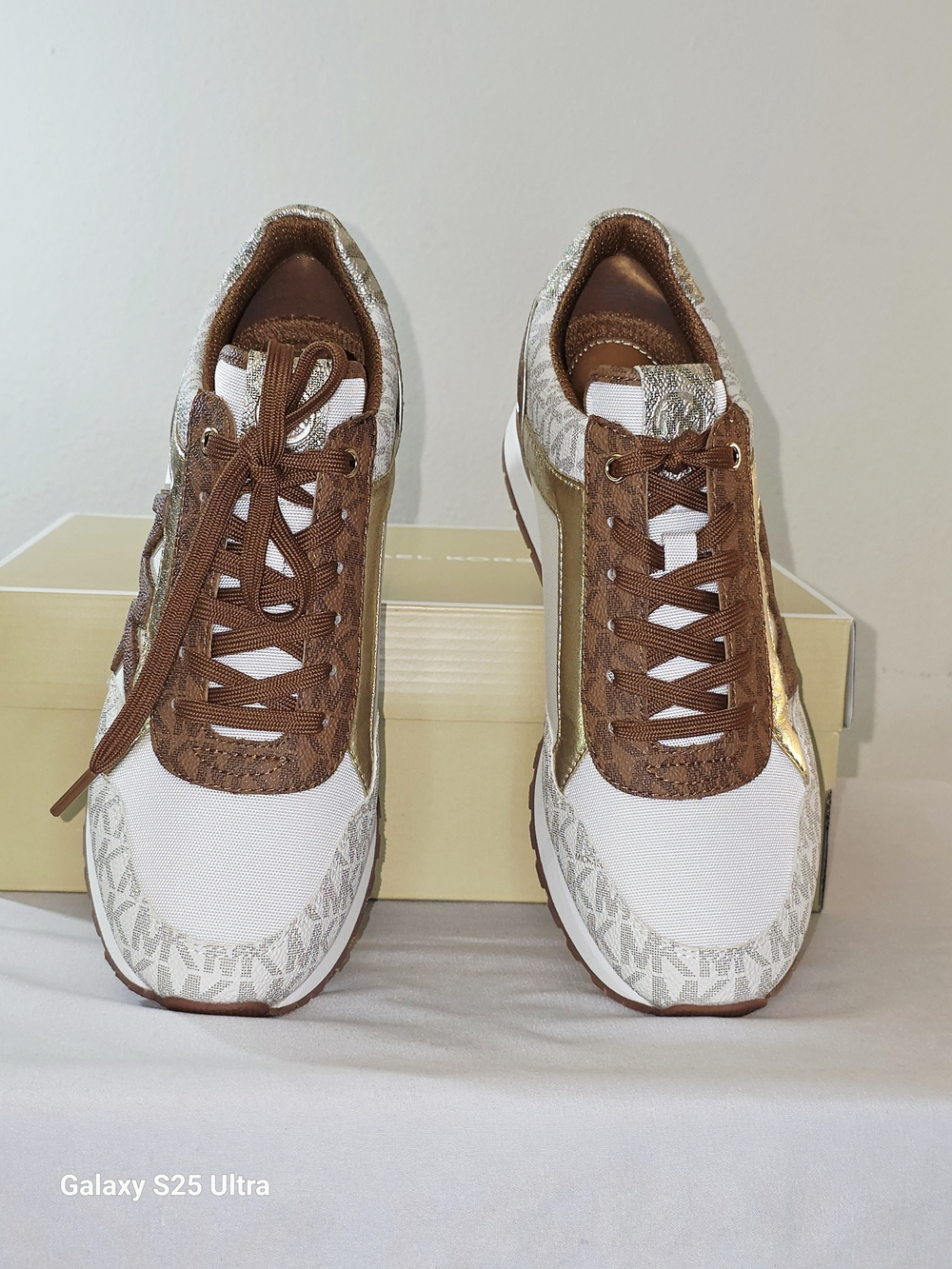 MICHAEL Michael Kors Maddy Two-Tone Logo and Mesh Trainer In Cream Size 7M - Picture 3 of 11
